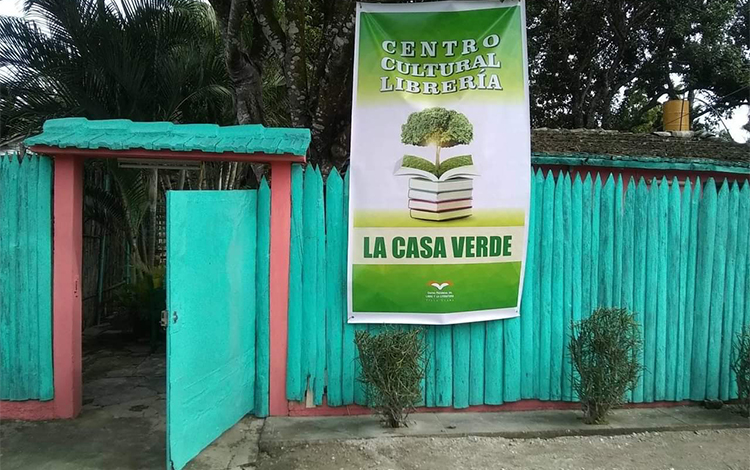 El centro cultural literario La Casa Verde, en el consejo popular Antón Díaz, de Santa Clara, proporcionará el disfrute de actividades culturales a sus habitantes. (Foto: Tomada del perfil de Facebook de Mildre Hernández)