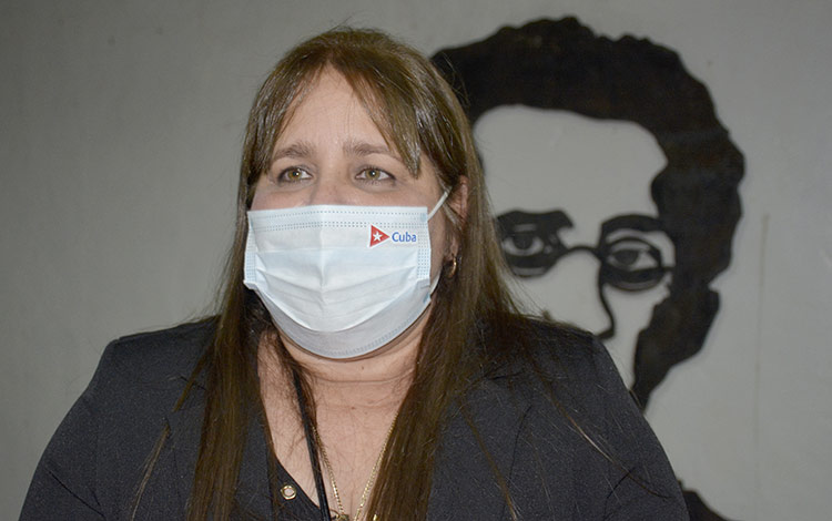 Osana Moleiro, rectora de la UCLV, destacó la calidad de las actividades del taller que rindió tributo al Comandante en Jefe en el cuarto aniversario de su desaparición física. Osana Moleiro, rectora de la UCLV, destacó la calidad de las actividades del taller que rindió tributo al Comandante en Jefe en el cuarto aniversario de su desaparición física.