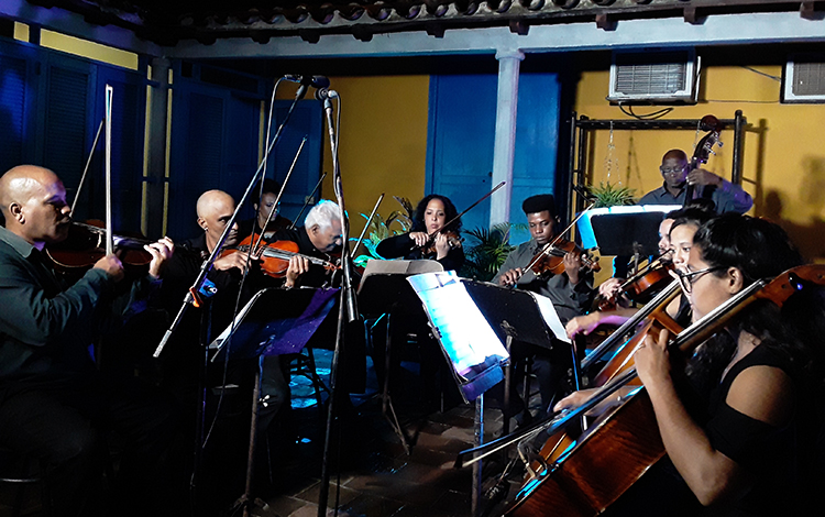 Orquesta de Cámara Rubén Urribarres.