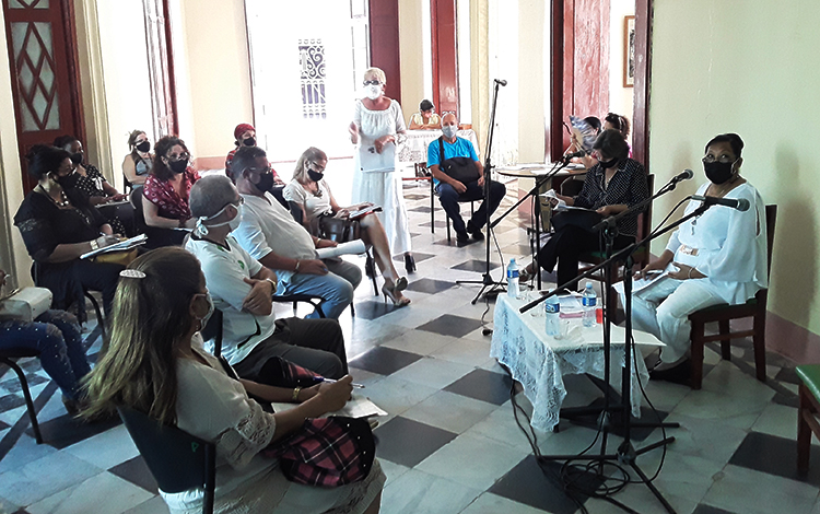 Los trabajadores de la Dirección Municipal de Cultura de Santa Clara analizaron el quehacer de la entidad durante el 2020 y las propuestas para el actual año. (Foto: Francisnet Díaz Rondón)