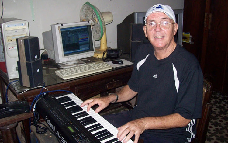 El maestro Jesús Chu Rodríguez González.