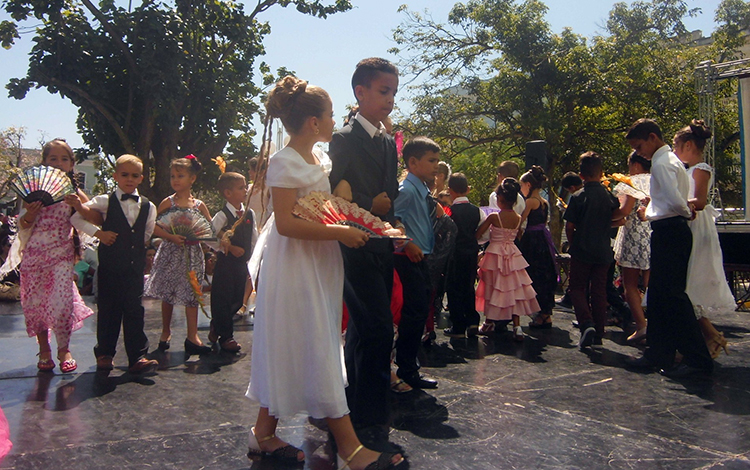  Inculcar a las nuevas generaciones el amor por el danzón resulta fundamental para mantener vivo al Baile Nacional de Cuba. (Foto: Archivo/Francisnet Dí­az Rondón)