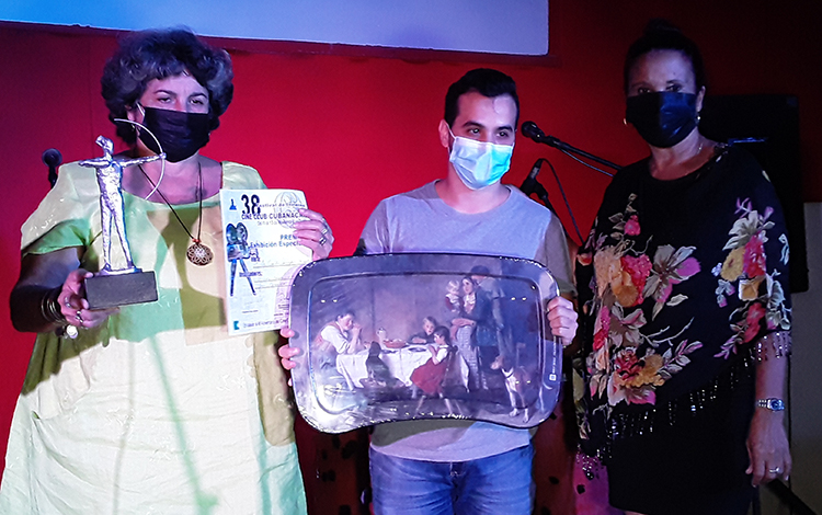 Los realizadores Hilda Cárdenas Conyedo y José Aparicio recibieron premio en el Festival de Invierno.