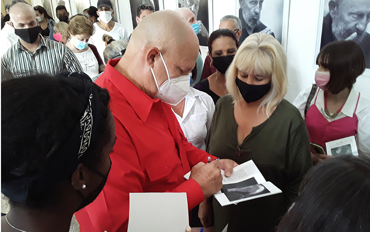 Las fotografías fueron hechas para plasmar al ser humano, a la persona sencilla que fue Fidel. (Foto: Francisnet Díaz Rondón)