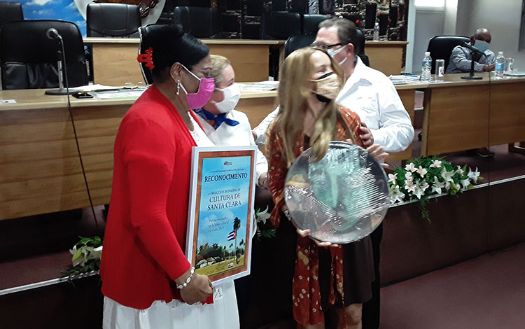 Reconocimiento a la dirección de Cultura en el municipio de Santa Clara.