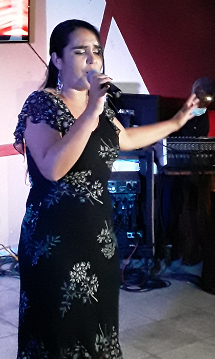 Cantante Leyanet Medel.