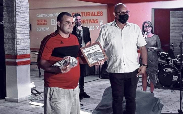 Eisis Sorí­, Premio de Literatura en el Festival Santa Clara Enamorada.