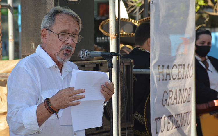 Ricardo Riverón Rojas, Presidente de Honor de la Feria, pronunció las palabras centrales. (Foto: Ramón Barreras Valdés)