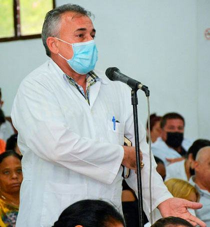 Dr. Yovani Sosa, director de Salud en el municipio de Quemado de Gí¼ines.