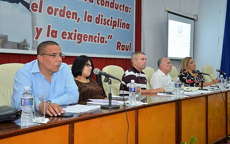 Reunión de análisis del Programa Materno-Infantil en Villa Clara.