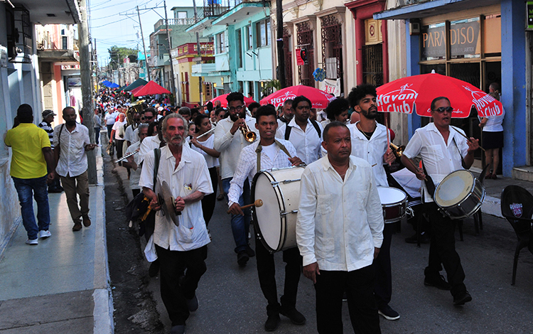 La tradicional peregrinación desde el parque El Carmen hasta el «Leoncio Vidal». (Foto: Francisnet Díaz Rondón)