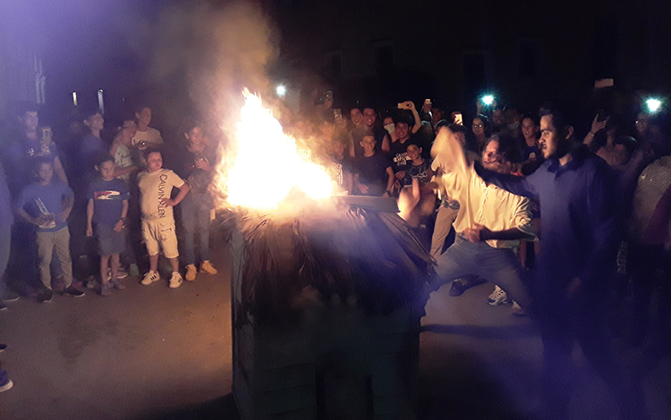 La quema de las casitas, parte de las fiestas sanjuaneras. (Foto: Francisnet Dí­az Rondón)