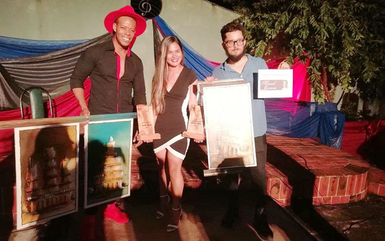 Representación de artistas premiados en el Festival Manuel Corona, en Caibarién.