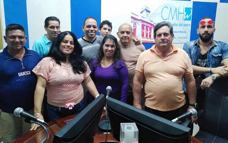 Los integrantes del Departamento Técnico de la radio villaclareña. (Foto: Cortesía de Elisa Zurita)