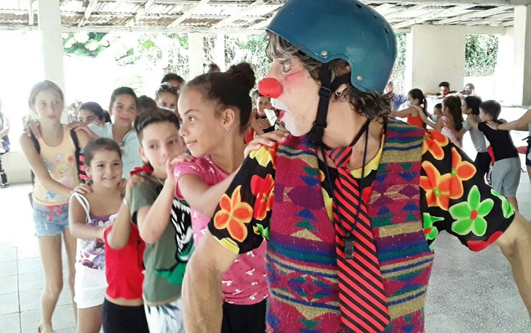 Circo Nacional de Cuba con niños villaclareños.