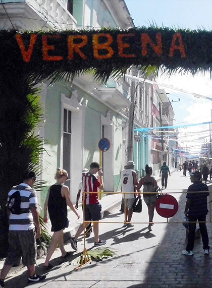 Verbena de la calle Gloria. fiesta tradicional de Santa Clara, Cuba.