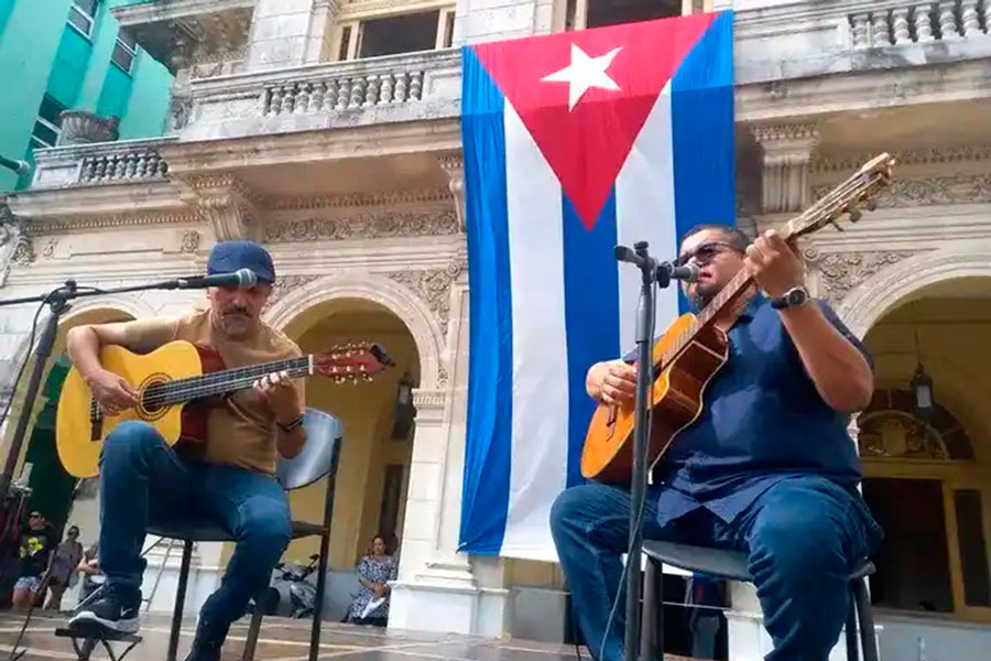 El guitarrista Rachid López y el trovador Eduardo Sosa.