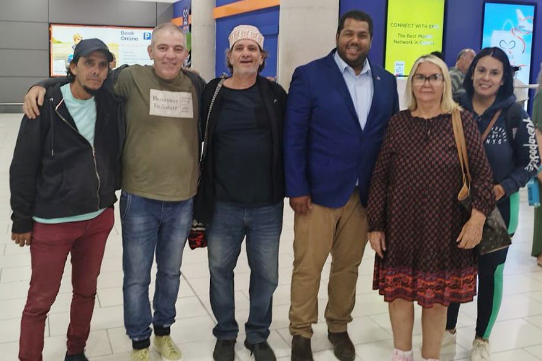 Delegación de Cuba a la Feria Internacional del Libro de Nicosia, Chipre.