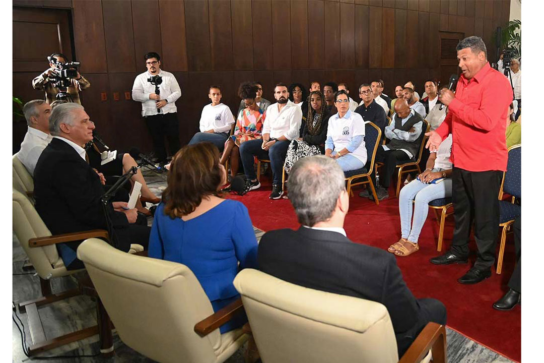 Encuentro de Diaz-Canel con educadores