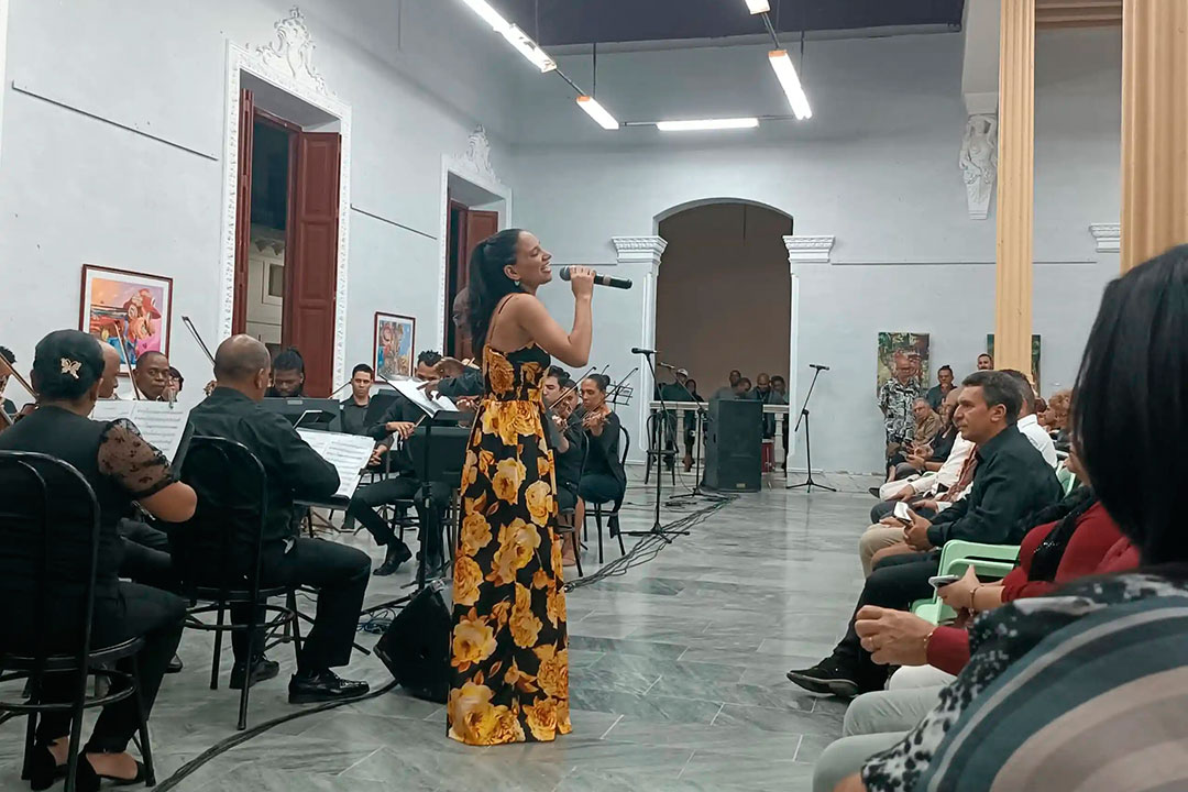 Annie Garcés en la gala de Villa Clara por el aniversario 66 del triunfo de la Revolución.