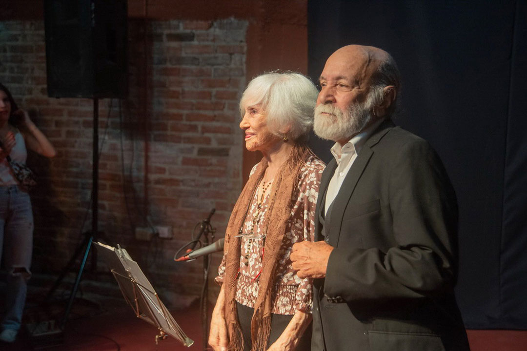 Escena del espectáculo Lo mío es un tango, con los actores Verónica Lynn y Jorge Luis de Cabo.