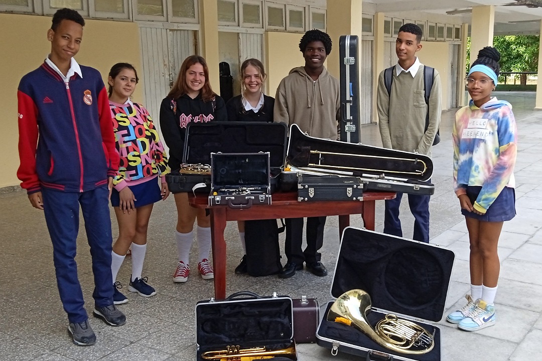 Donación de Instrumentos al CPEA.