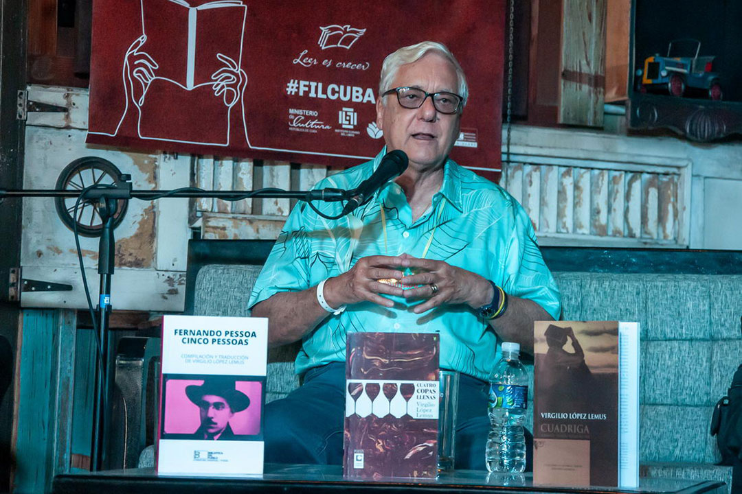 Virgilio López Lemus, escritor y ensayista cubano, en el homenaje de Santa Clara durante la Feria del Libro.