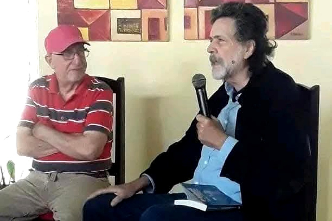 José Antonio Fulgueiras junto a Abel Prieto.