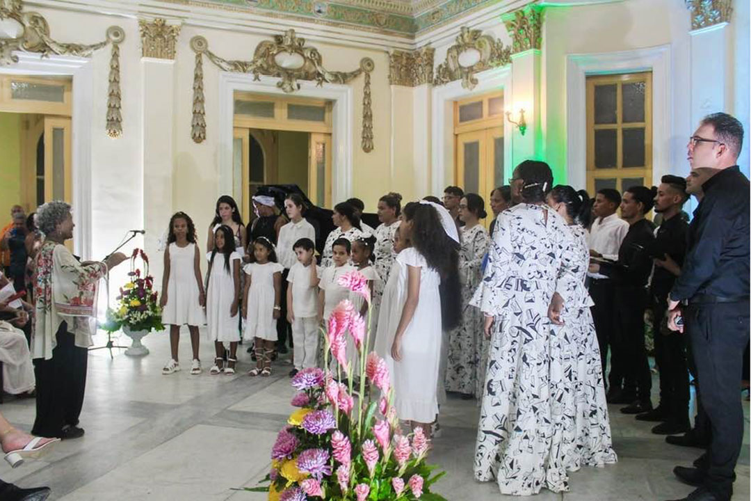 Coro Provincial de Villa Clara bajo la dirección de Yolanda Martínez.