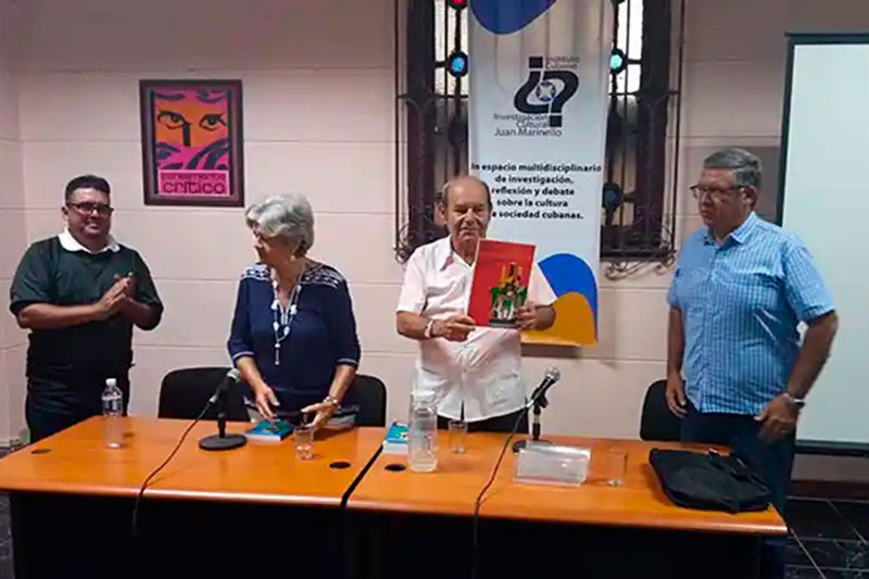 Ramírez Cal presentó su libro Historia de la La Historia de la Radio en el Centro de Cuba.