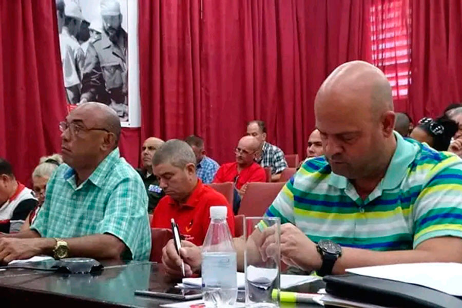 Alberto López Díaz, gobernador de Villa Clara, y Osnay Miguel Colina Rodríguez, primer secretario del Comité Provincial del PCC.