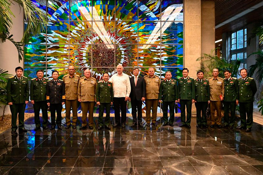 Delegaciones militares de Cuba y Vietnam.