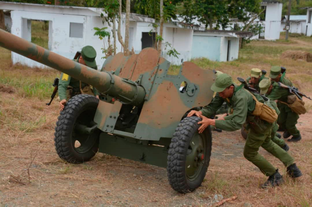 Armamento en ejercicio táctico.