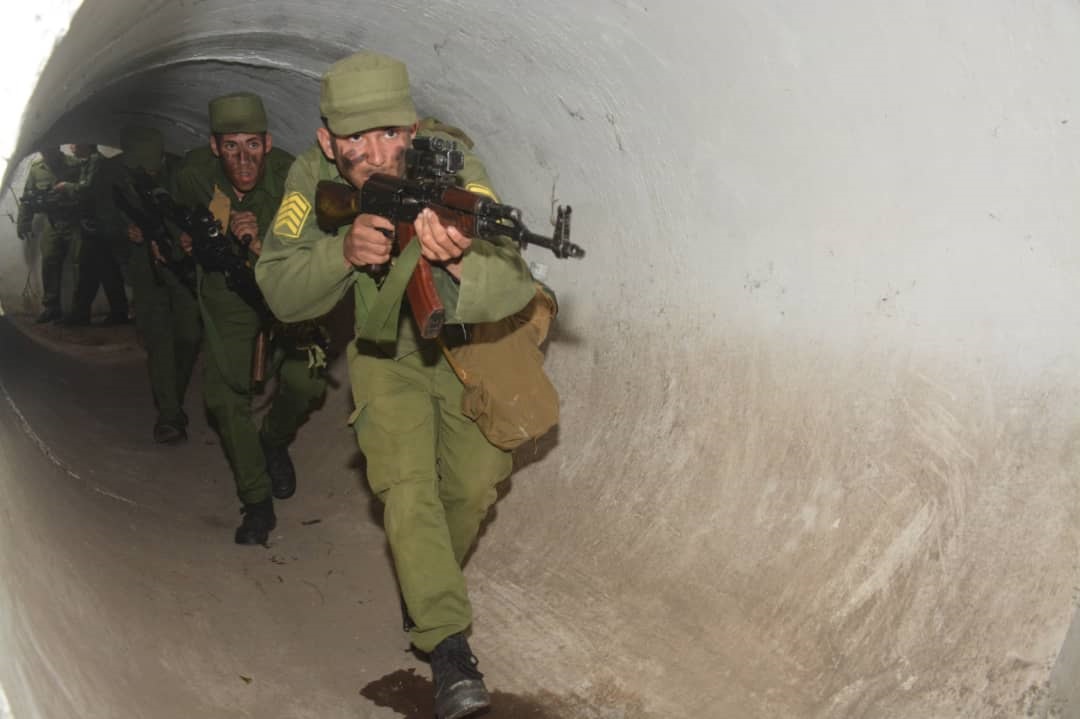 Combatientes de infantería en el ejercicio táctico.