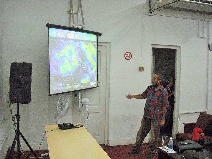 Máster Amaury Machado, del Centro Meteorológico Provincial de Villa Clara.