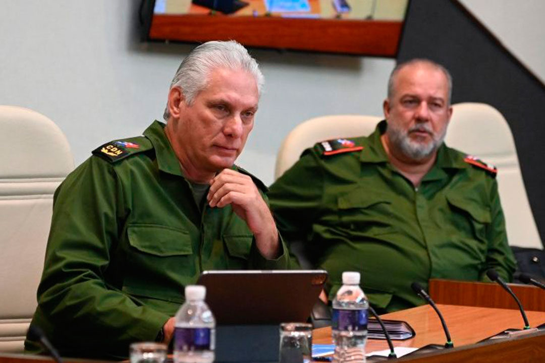 Presidente de Cuba, Miguel Díaz Canel, y el primer ministro, Manuel Marrero Cruz, durante el Consejo de Defensa Nacional.