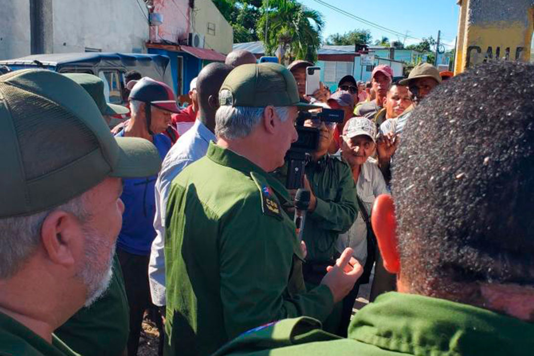 Miguel Díaz-Canel y Manuel Marrero recorren zonas afectadas en Guantánamo.