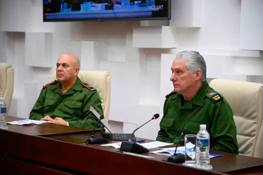 Miguel Díaz-Canel, presidente del CDN, y Roberto Morales Ojeda.