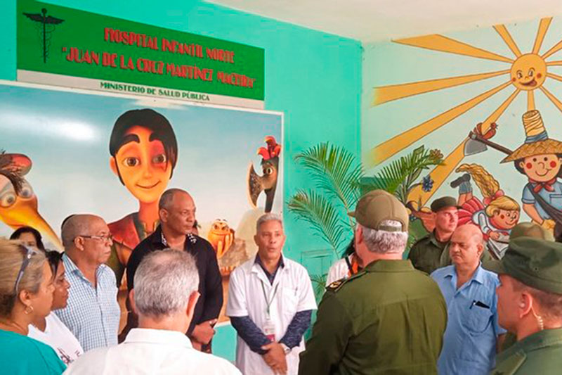 Visita del presidente del CDN, Miguel Díaz-Canel, al Hospital Infantil Norte, de Santiago de Cuba.