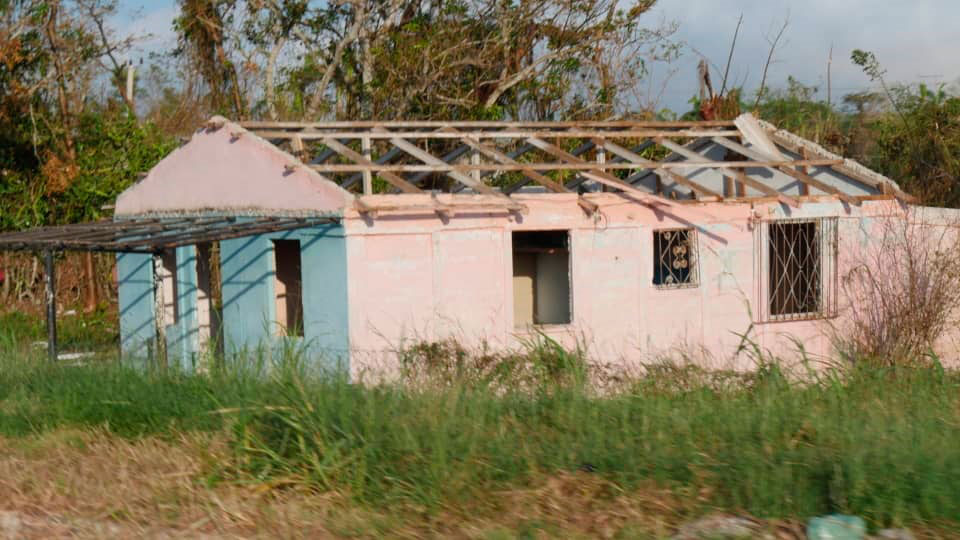 Casa con derrumbe parcial en Artemisa.