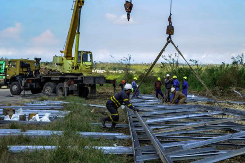 Labores de recuperación del sistema eléctrico en Artemisa.