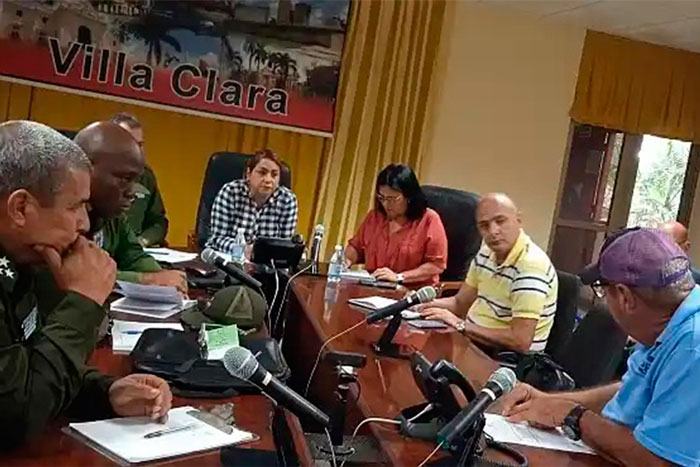 Reunión del Grupo Temporal de Trabajo, encabezado por Susely Morfa González, primera secretaria del Partido en Villa Clara, y la gobernadora, Milaxy Sánchez Armas.
