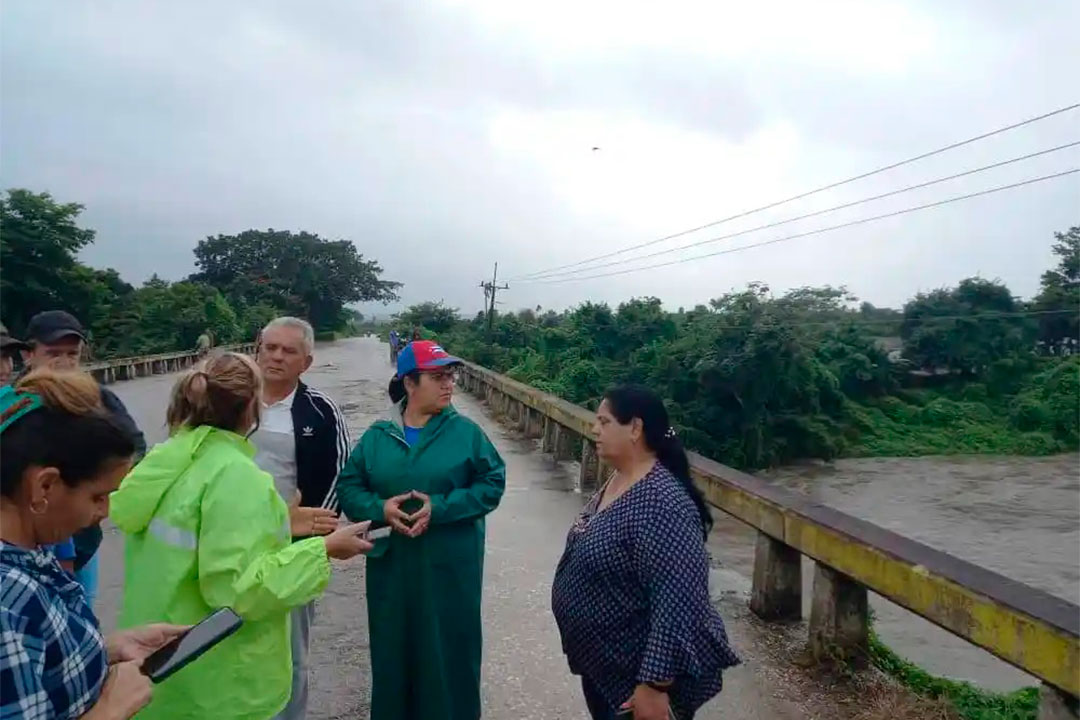 Primera secretaria del Partido y la gobernadora de Villa Clara visitan zonas inundadas en Encrucijada.