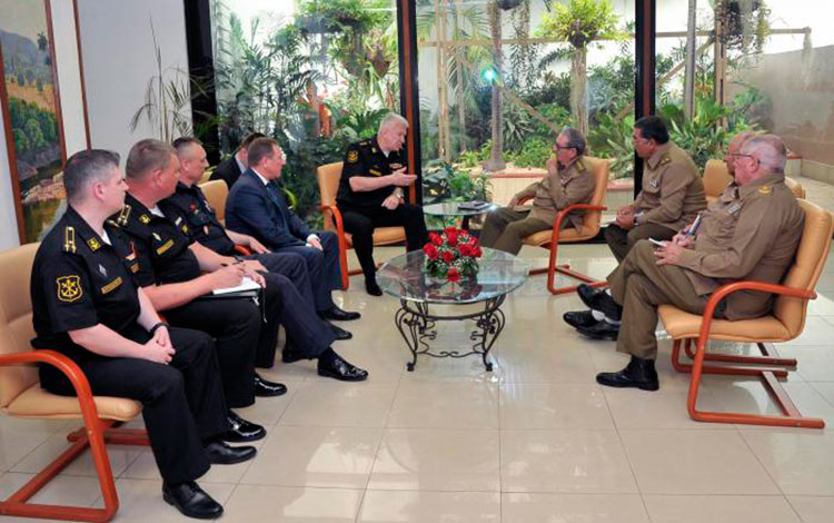 Delegaciones militares de Cuba y Rusia.