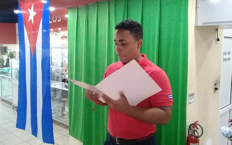 Hansser Veitía Arboláez, trabajador de las Tiendas Caribe, en Santa Clara.