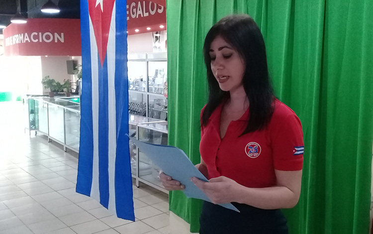 Keren Joro, trabajadora de las Tiendas Caribe, en Santa Clara. Keren Joro, trabajadora de las Tiendas Caribe, en Santa Clara.