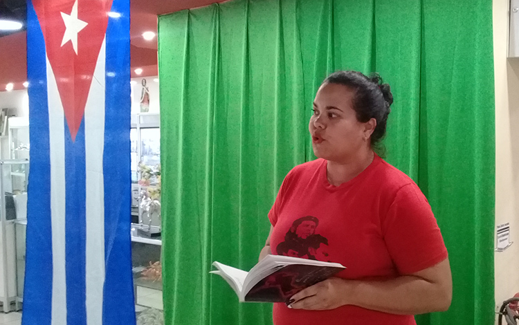 Lisbet Lombera, declamadora. Lisbet Lombera, declamadora.