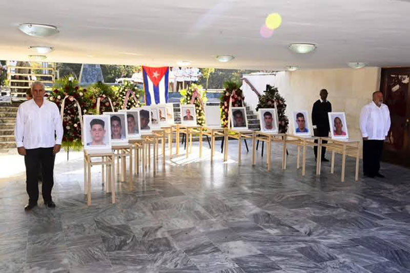 Presidente y primer ministro realizan la última guardia de honor a los caídos.