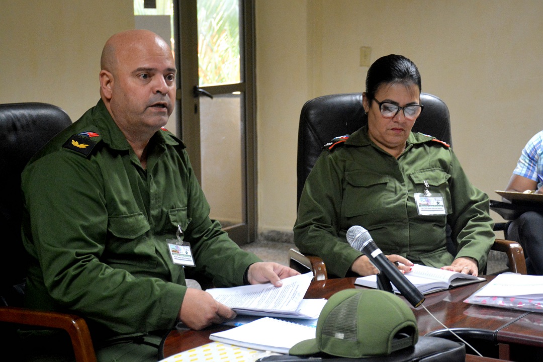 Osnay Miguel Colina y Milaxy Sánchez, presidente y vicepresidenta del Consejo de Defensa Provincial de Villa Clara, respectivamente.