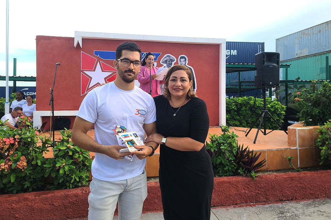 Enmanuel Morilla Mesa recibió el carné de militante de la UJC.